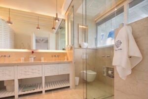 26E Coral Suite Bathroom