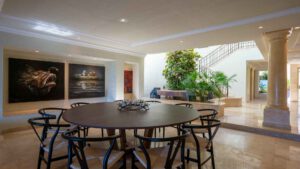 villa-11796994551756924578.jpg