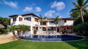 villa-43519960811681160221.jpg