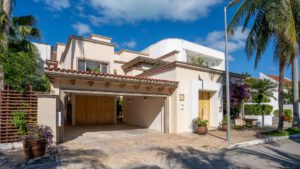 villa-7724711451756924846.jpg