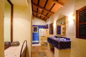 villa-16963952751679165622.jpg