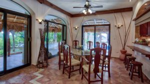 villa-89232013331721319139.jpg