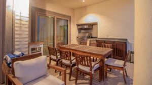 villa-93097395031697584470.jpg