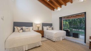 villa-51751157341755204698.jpg