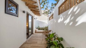 villa-8735969781754596287.jpg
