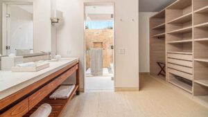 xr:d:DAEMrW4V-o4:20010,j:5691833254269183316,t:23111500