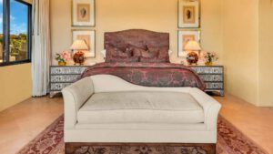 xr:d:DAEMrW4V-o4:20805,j:1830000188117800871,t:23122001