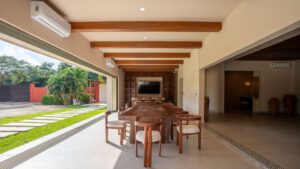 villa-34010335331753854049.jpg