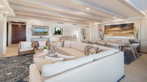 xr:d:DAEMrW4V-o4:21351,j:1274934699483824844,t:24011918