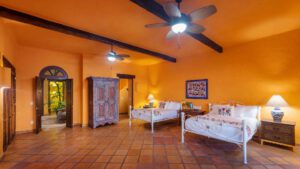 xr:d:DAEMrW4V-o4:18777,j:8558360899043871695,t:23070620