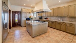 xr:d:DAEMrW4V-o4:18087,j:47092568025,t:23051321