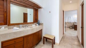 xr:d:DAEMrW4V-o4:17230,j:43902233929,t:22121918